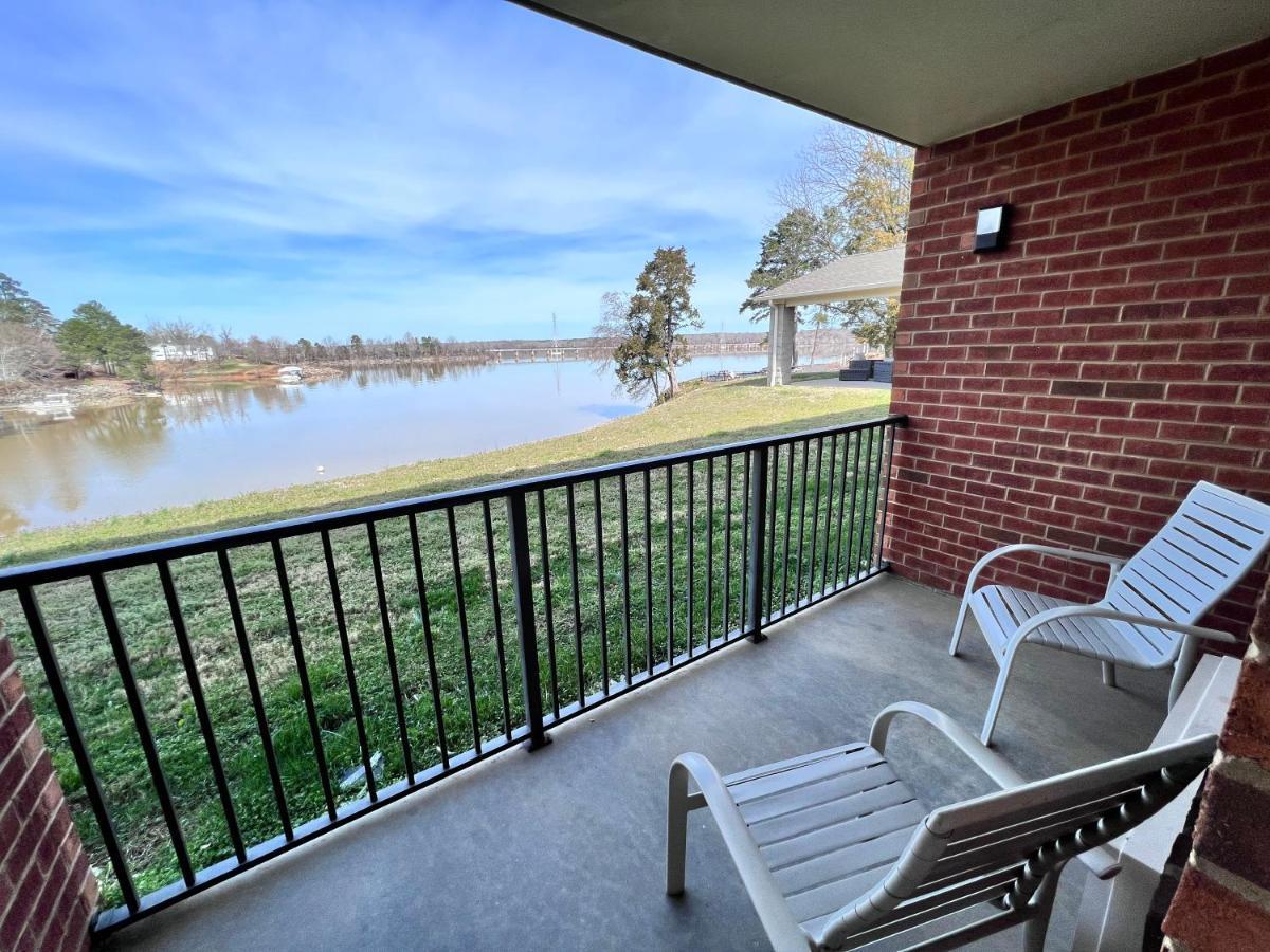 Clarion Pointe On The Lake Clarksville - South Hill West Bagian luar foto
